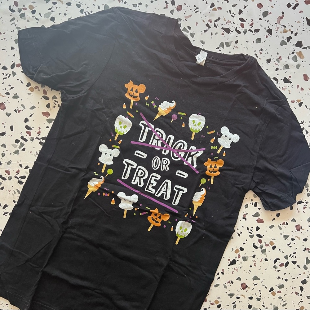 Disney Snacks Halloween Treat Shirt (M)